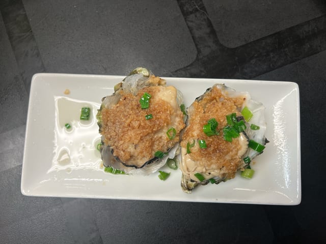 Steamed Oysters with Glass Noodles and Garlic Sauce 蒜蓉粉丝清蒸生蚝.