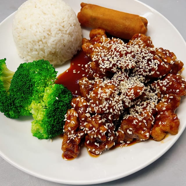 Sesame Chicken 芝麻鸡 Lunch Special.