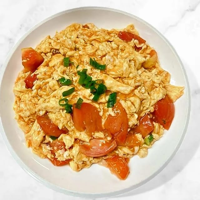 Fried Tomatoes with Eggs 番茄炒蛋.