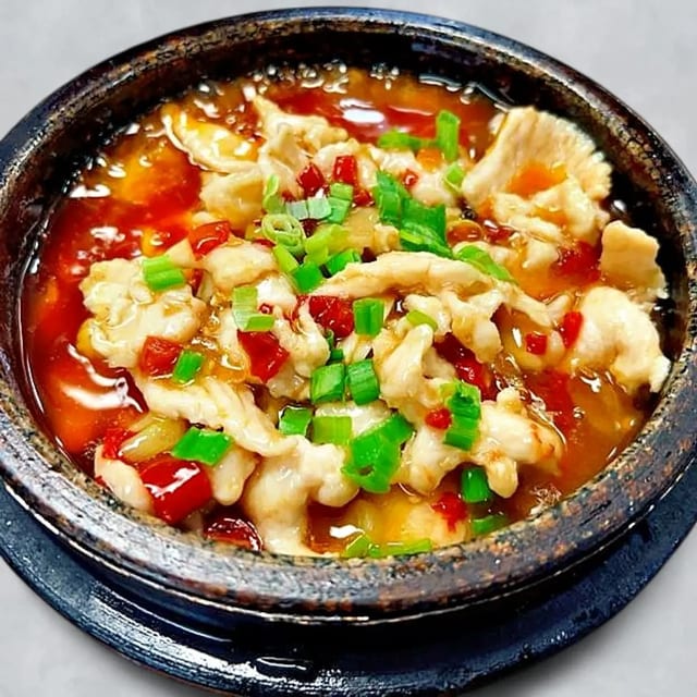 Stone Pot Sliced Chicken 石锅鸡片.