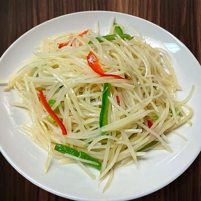 Sliced Potatoes (Vinegar, Sautéed, Green Pepper) 土豆丝 (酸溜、炝炒、青椒).