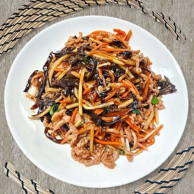 Shredded Pork with Garlic Sauce 鱼香肉丝.