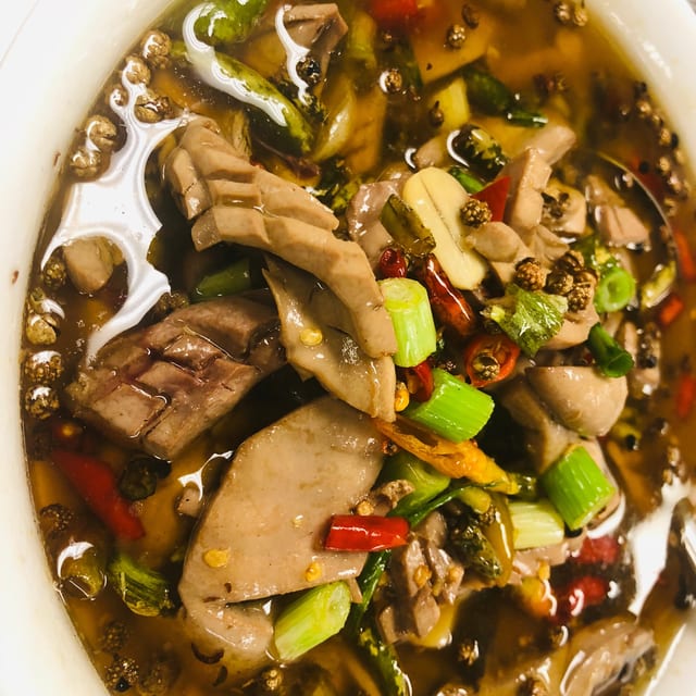 Pork Kidney with Green Peppercorns 青花椒腰花.