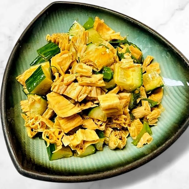 Cucumber Salad with Dry Tofu 黄瓜腐竹.
