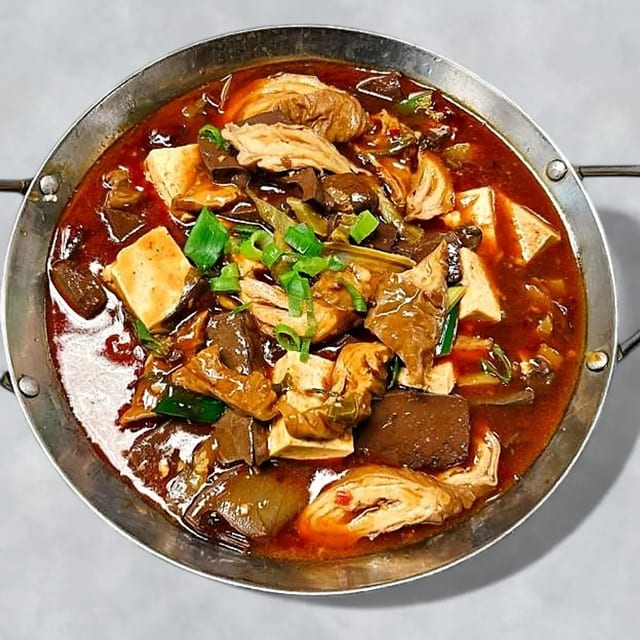 Pork Intestine & Blood in Chili Soup 五更肠旺.