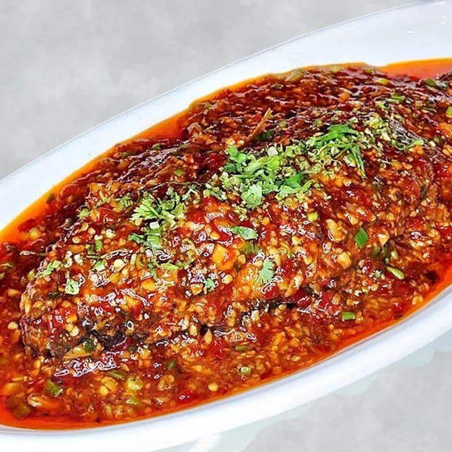 Whole Fish with Spicy Soybean Sauce 豆瓣活鱼.