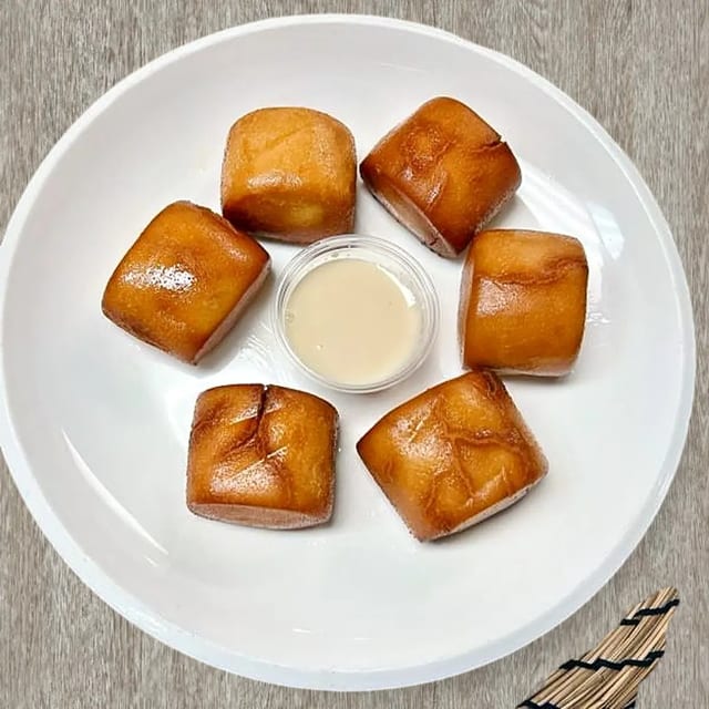 Deep Fried Chinese Buns with Sweetened Condensed Milk 奶油馒头.