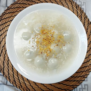 Glutinous Rice Balls with Wine Soup 酒酿汤圆