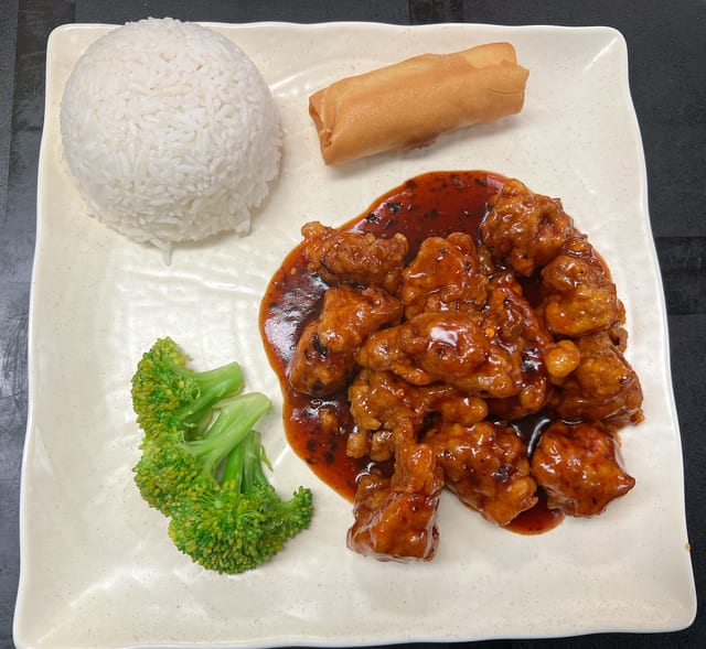 General Tao's Chicken 左宗鸡 Lunch Special.